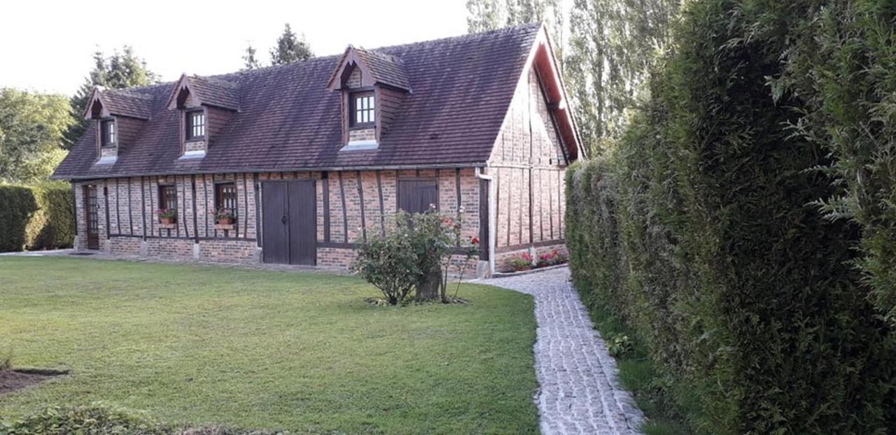 Le Petit Gite De La Varenne Saint-Hellier Exterior photo